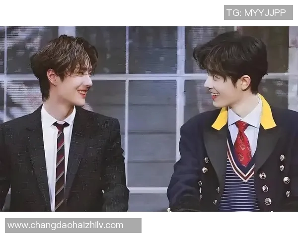 足球明星与女粉丝的甜蜜邂逅揭示了偶像与追随者之间的动人故事